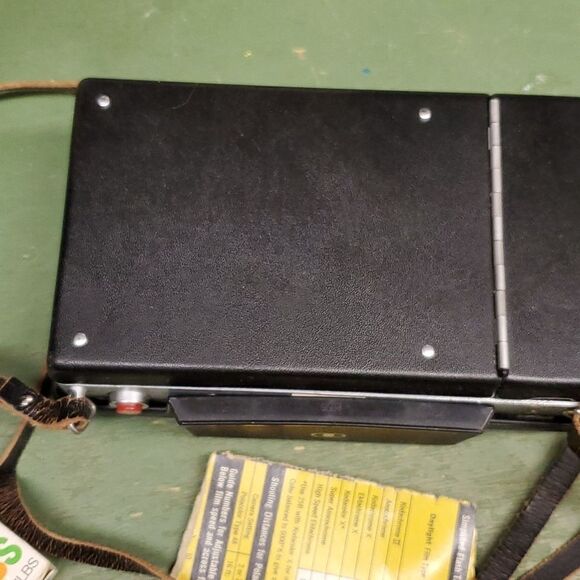 Mid 20th Century Foldable Polaroid Land Automatic Camera Model 100 - Picture 3 of 12